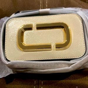 New Marc Jacobs Hot Shot Saffiano color-blocked leather cross bag /chic clutch.